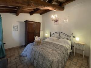 Ένα ή περισσότερα κρεβάτια σε δωμάτιο στο La Casa di LucaPietro Dimora Storica