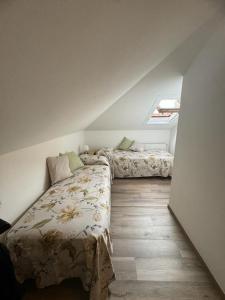 Ένα ή περισσότερα κρεβάτια σε δωμάτιο στο Nido Marino in Versilia - 5 minuti dal Mare e da Forte dei Marmi