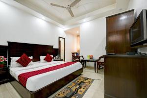 a bedroom with a bed and a flat screen tv at Hotel Legend - Walk-In from New Delhi Railway Station in New Delhi