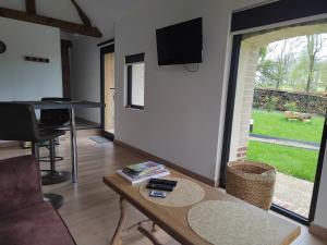 Μια τηλεόραση ή/και κέντρο ψυχαγωγίας στο Maison en Normandie "LA HERISSONNERIE"
