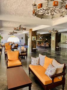 Posezení v ubytování Karteros Hotel