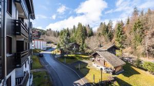 a view of a road next to a building at Grand Horizon 1 -212- Studio 4 pers in Morillon