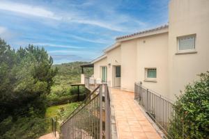 a balcony of a house with a fence at Appartamento Sea View in Arzachena