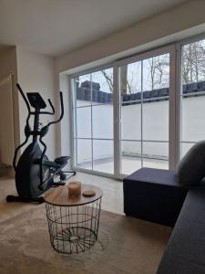 a living room with a couch and a treadmill at -NEUE- Ferienwohnung - Monteurwohnung in Lippe in Lage