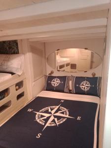 a small room with a bed in a boat at Santa-Giulia in Propriano