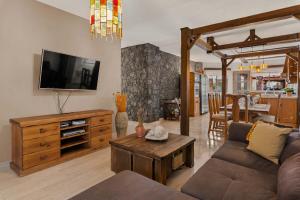 Μια τηλεόραση ή/και κέντρο ψυχαγωγίας στο Karat Villa Kanaria