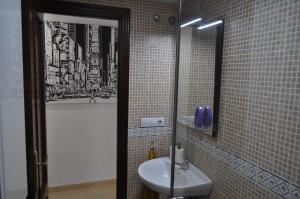Bathroom sa APARTAMENTO TURISTICO 'RIOS' by NAMESTIA