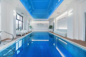 a swimming pool with a blue ceiling at Rezydent Resort in Świnoujście