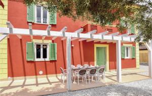a table and chairs in front of a building at Villetta Alessandro in Capezzano Pianore,