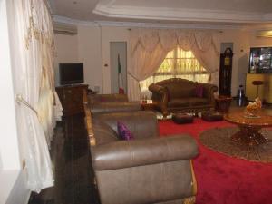 Istumisnurk majutusasutuses Conference Hotel & Suites Ijebu