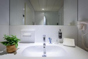 Koupelna v ubytování Los Lorentes Hotel Bern Airport