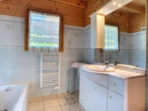 a bathroom with a sink and a bath tub and a sink at Chalet Les Hotelieres - 8 pers - Proche des pistes in Les Gets