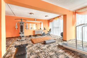 an empty room with orange walls and a gym at Hotel Bocianie Gniazdo in Niechorze