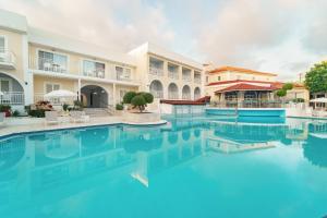 Bazén v ubytování Diana Palace Hotel Zakynthos nebo v jeho okolí