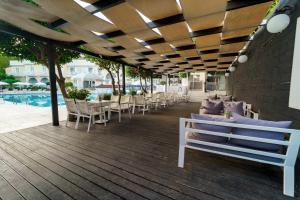 Bazén v ubytování Diana Palace Hotel Zakynthos nebo v jeho okolí