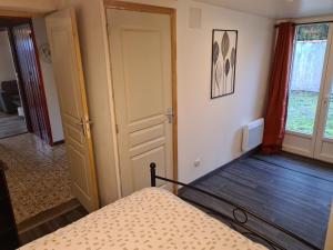 Postel nebo postele na pokoji v ubytování la chêneraie appart Lapin