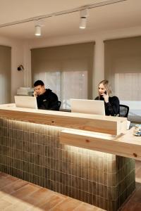 two people sitting at a desk with their laptops at TAIGA Delta de l'Ebre in L'Ampolla