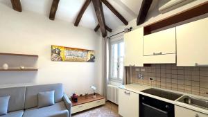 Dapur atau dapur kecil di Int 4 - Suite Edoardo by Residence San Luca