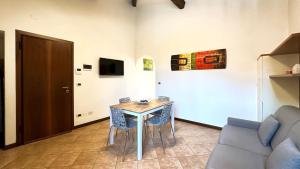 Televisyen dan/atau pusat hiburan di Int 4 - Suite Edoardo by Residence San Luca