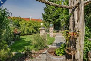 Ein Garten an der Unterkunft Ferienhaus Becker Ferienwohnung Brücke