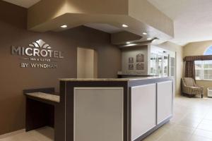Vstupní hala nebo recepce v ubytování Microtel Inn & Suites by Wyndham Kenedy Karnes City