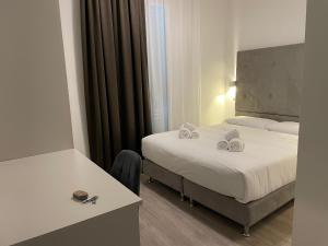 Postel nebo postele na pokoji v ubytování Hotel l'Etrusco - San Vincenzo