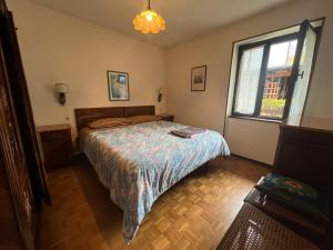 a bedroom with a bed and a window at Casa Ognano (Pellizzano) in Pellizzano