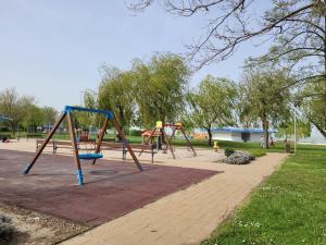 Foto dalla galleria di Lido Dalma Apartman 1 a Fonyód