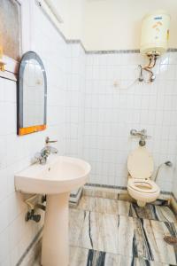 a bathroom with a sink and a toilet at Hotel Green Villa - Near Anand Vihar Railway Station in New Delhi