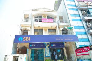 a building with a sbi sign in front of it at Hotel Green Villa - Near Anand Vihar Railway Station in New Delhi