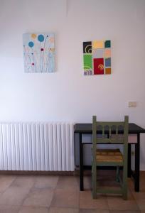 a table and a bench in front of a radiator at Casa El Soldau in Naval