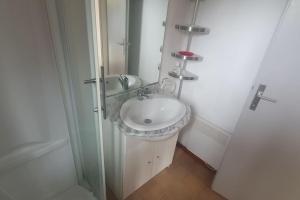 Billede fra billedgalleriet på Chalet dans un parc résidentiel de loisir - 0102 i Soulac-sur-Mer