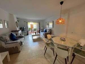 Posedenie v ubytovaní Estepona - Playa - Villa en urbanización privada cerca del mar Da5