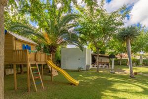 Legeområdet for børn på Playa de muro -2193-85 Mallorca