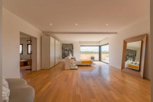 a large living room with a bed and a mirror at Campos -2795-31 Mallorca in Campos