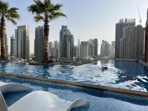 Bazén v ubytování Best Condo In Marina! Luxury Views And Activities nebo v jeho okolí