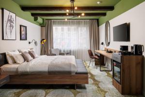 TV a/nebo společenská místnost v ubytování Bucharest Comfort Suites Hotel