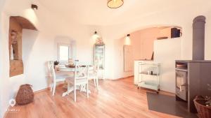 Kuchyň nebo kuchyňský kout v ubytování Zentrales Turm-Apt mit Terrasse + 2 fotografie