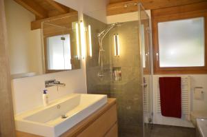 Vonios kambarys apgyvendinimo įstaigoje Alpine Lodge Parc Linard