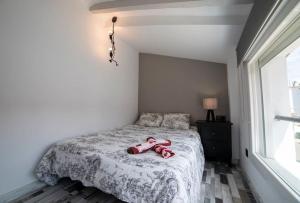 a bedroom with a bed with a pink toy on it at Apartamento Rojo in Ateca