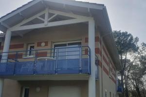 Μπαλκόνι ή βεράντα στο Studio en résidence avec piscine - 2820