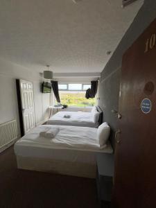 Postel nebo postele na pokoji v ubytování Harbour Hotel + 20 fotografií