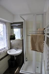 Ванна кімната в Ferienzimmer Ellisee, kontaktloser Check-in