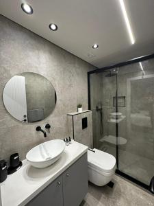 Koupelna v ubytování Mamilla Brilliant Emerald 2