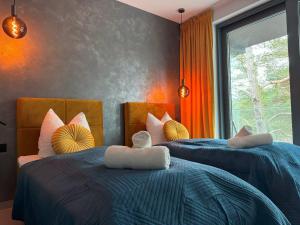 Ένα ή περισσότερα κρεβάτια σε δωμάτιο στο Apartament Błękitny Horyzont-Sea View Hevenia