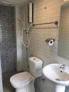 Koupelna v ubytování Suria Cameron Hotel