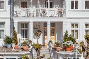 Ein Balkon oder eine Terrasse in der Unterkunft Villa Granitz Wind & Wolke