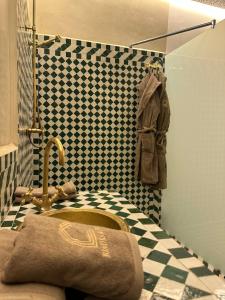 Koupelna v ubytování RIAD KS & SPA