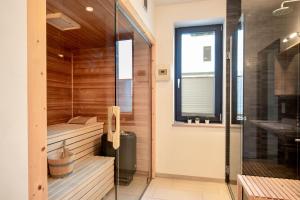 a sauna with a glass door in a bathroom at die Strandhäuser - Bernsteinsammler in Ostseebad Sellin