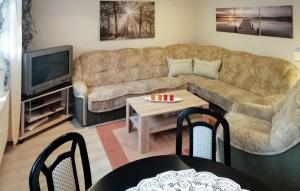Zona d'estar a Cozy Apartment In Ahlbeck Bei Ueckermnd With Wifi
